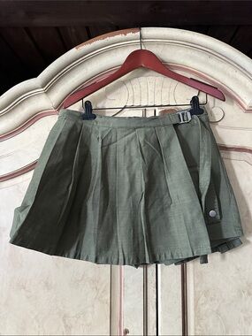 NWT Afterhour Army Green Pleated Women’s Shorts w/Detachable Skirt